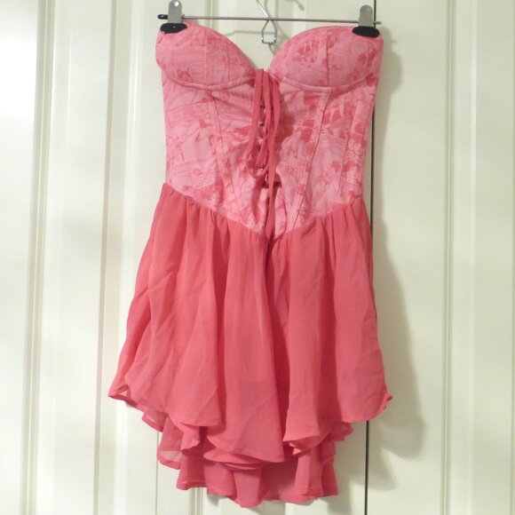 WONDER WOMAN x SHEIN pink strapless comic book print mini dress - Picture 1 of 10